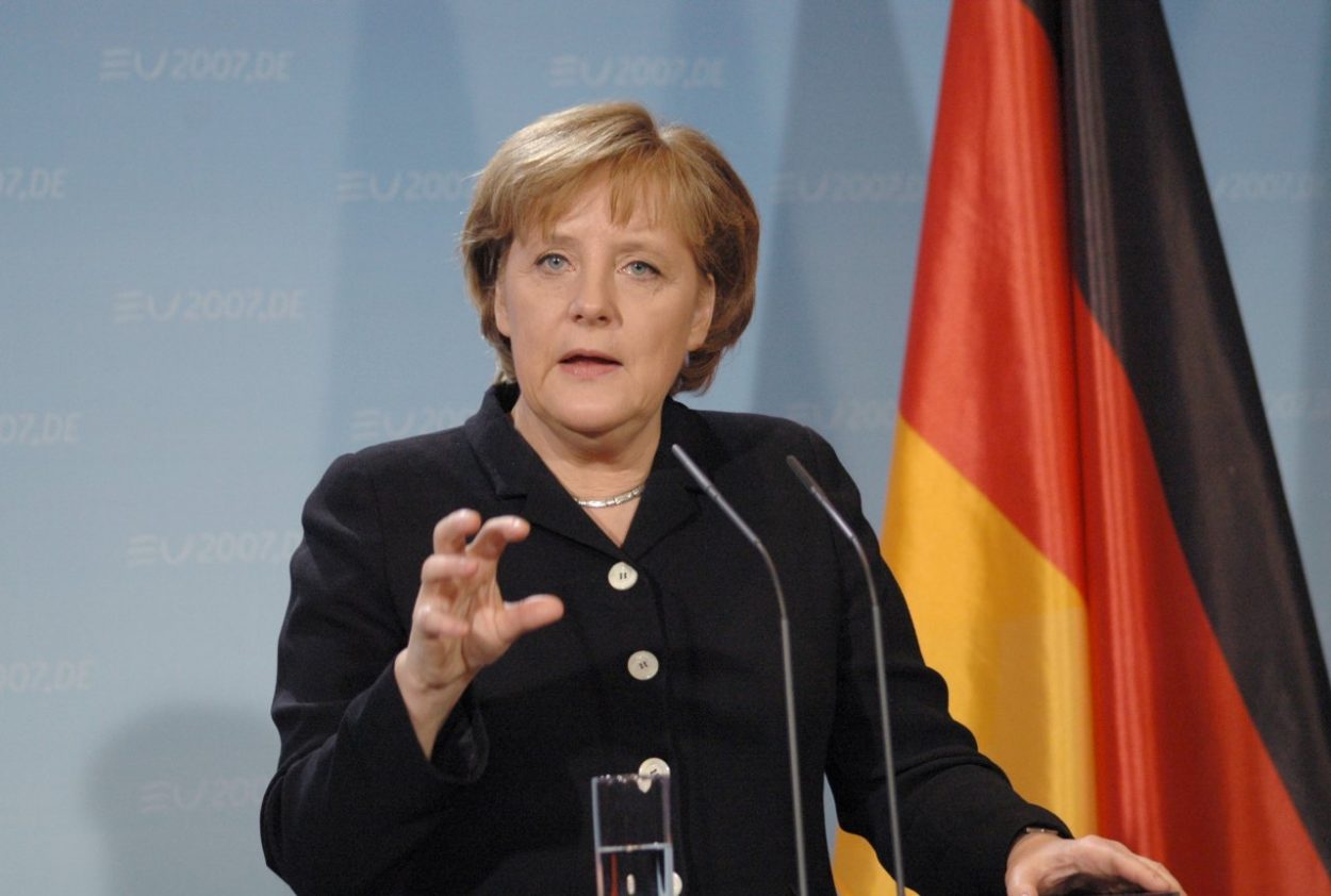 Merkel: Implementing Minsk Agreement would end sanctions against Russia