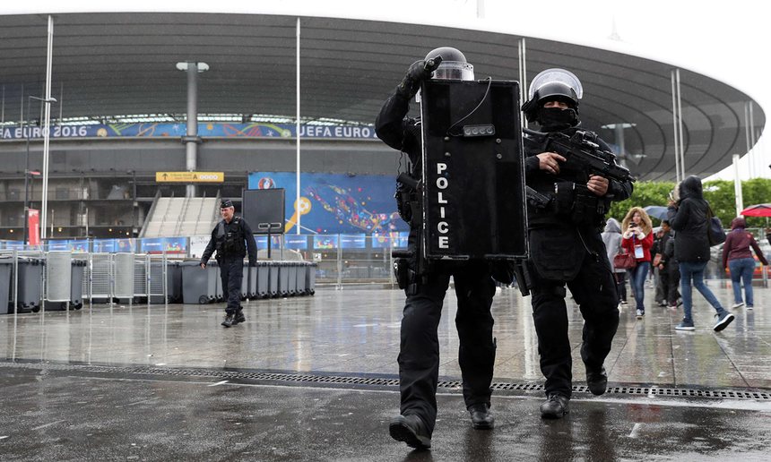 France stages terror scenes to prepare for football series