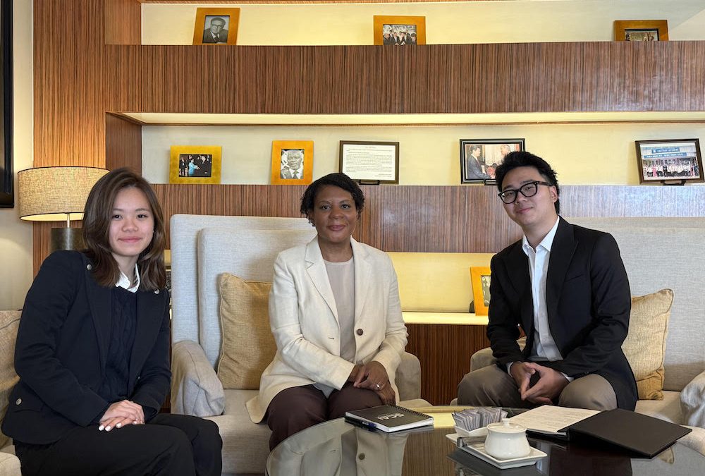 Alondra Nelson, U.S. National Science Board Member and World Leader in AIWS Award Recipient, Speaks with Outstanding Students and Young Leaders in Nha Trang