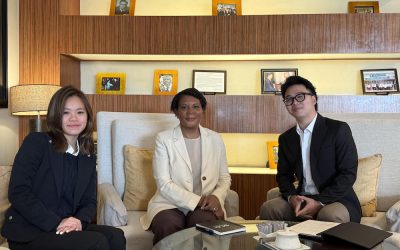 Alondra Nelson, U.S. National Science Board Member and World Leader in AIWS Award Recipient, Speaks with Outstanding Students and Young Leaders in Nha Trang