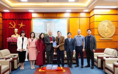 Nguyen Anh Tuan Speaks and Donates Book “AI World Society” at Hanoi Law University