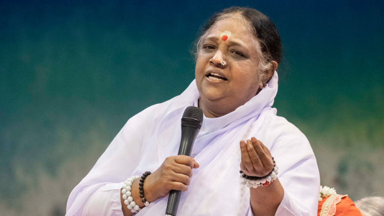 Amma at the House of Honor, AIWS City