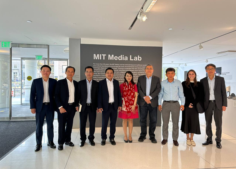 Global Enlightenment Mountain: BGF and MIT Connection Science discussed with VNPT to pave the way for a National Data Center and Data Economy for Vietnam