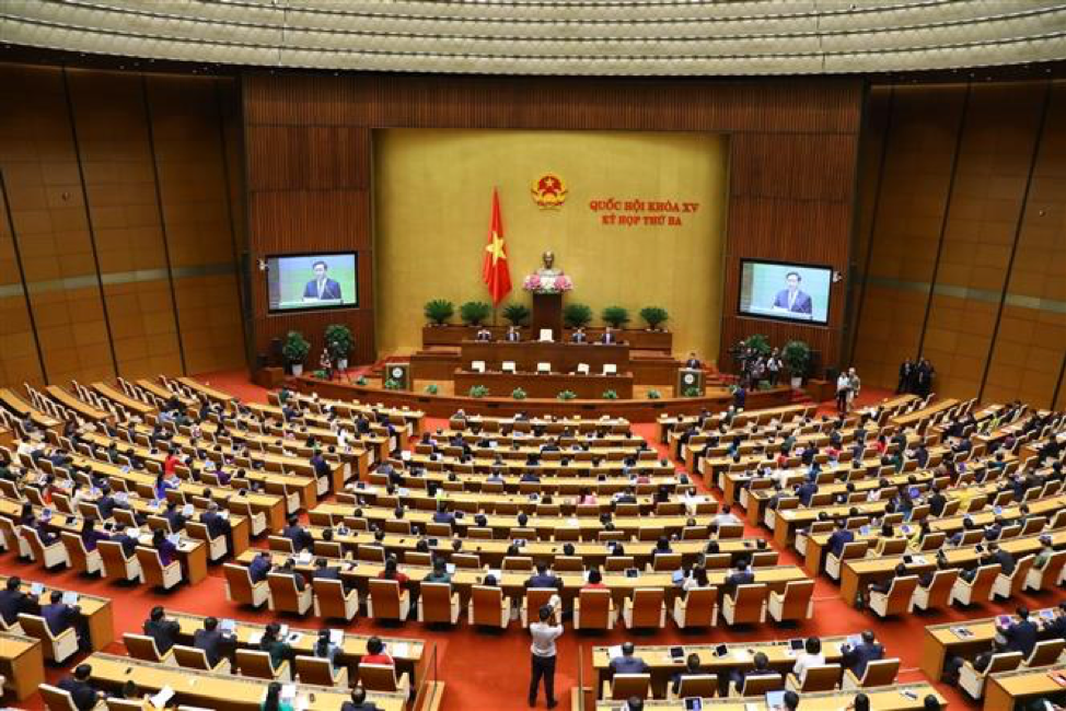 Vietnamese National Assembly presented the book “Remaking the World – Toward an Age of Global Enlightenment” to all members