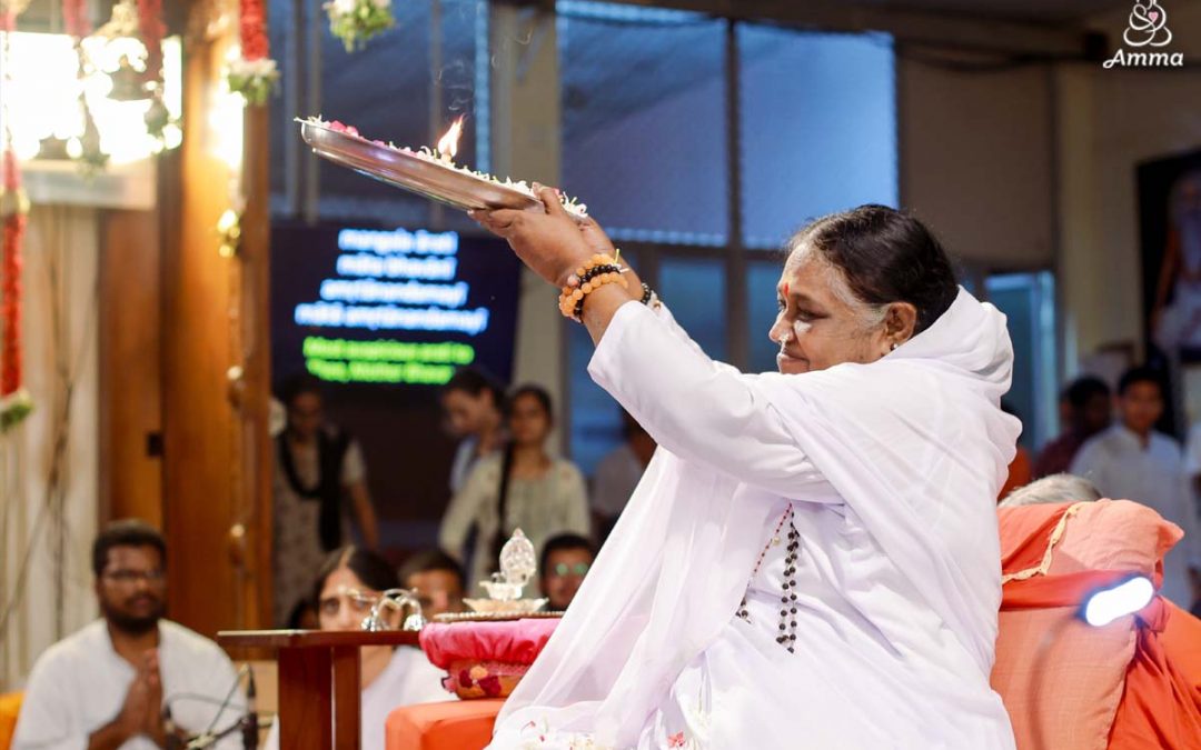 Amma Brings Together Thousands of Flames for World Peace