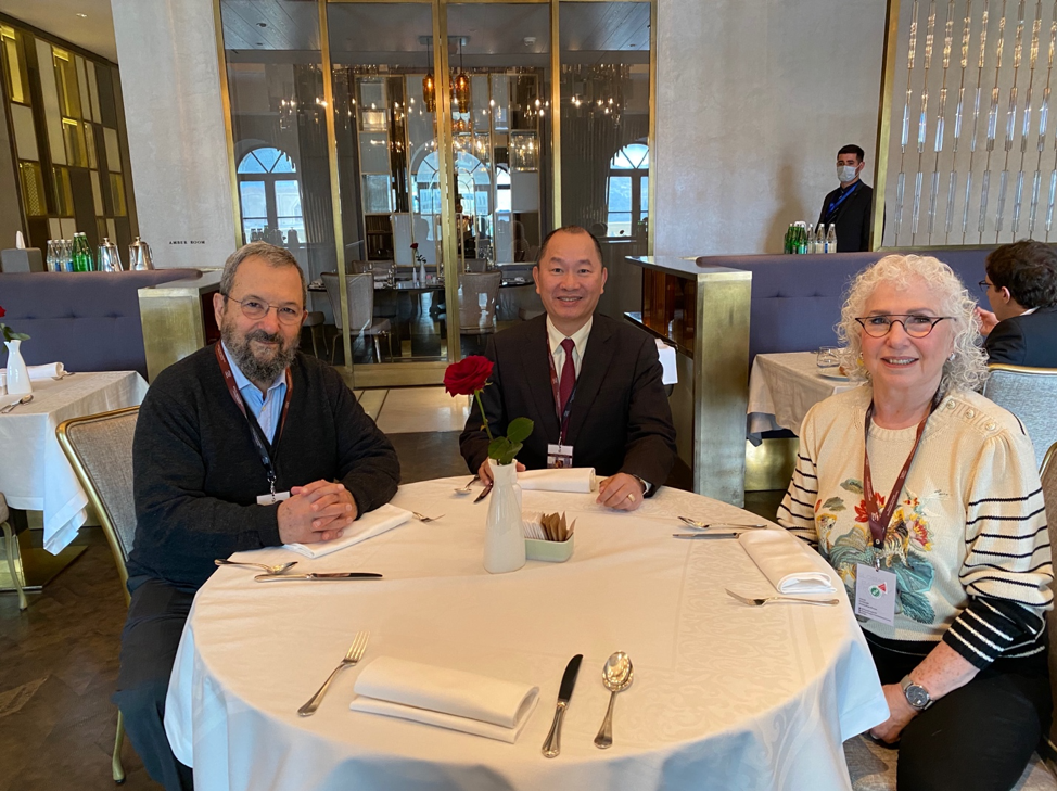 Former Prime Minister of Israel Ehud Barak will discuss “Remaking the World – Toward an Age of Global Enlightenment” with Vietnamese leaders