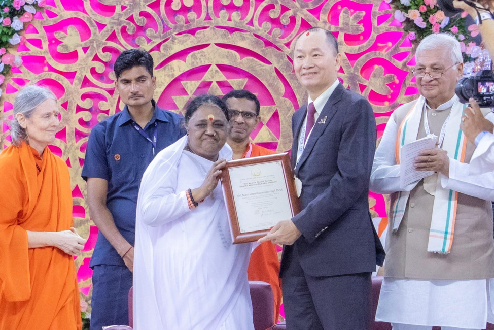 Amma honoured with World Leader for Peace and Security Award