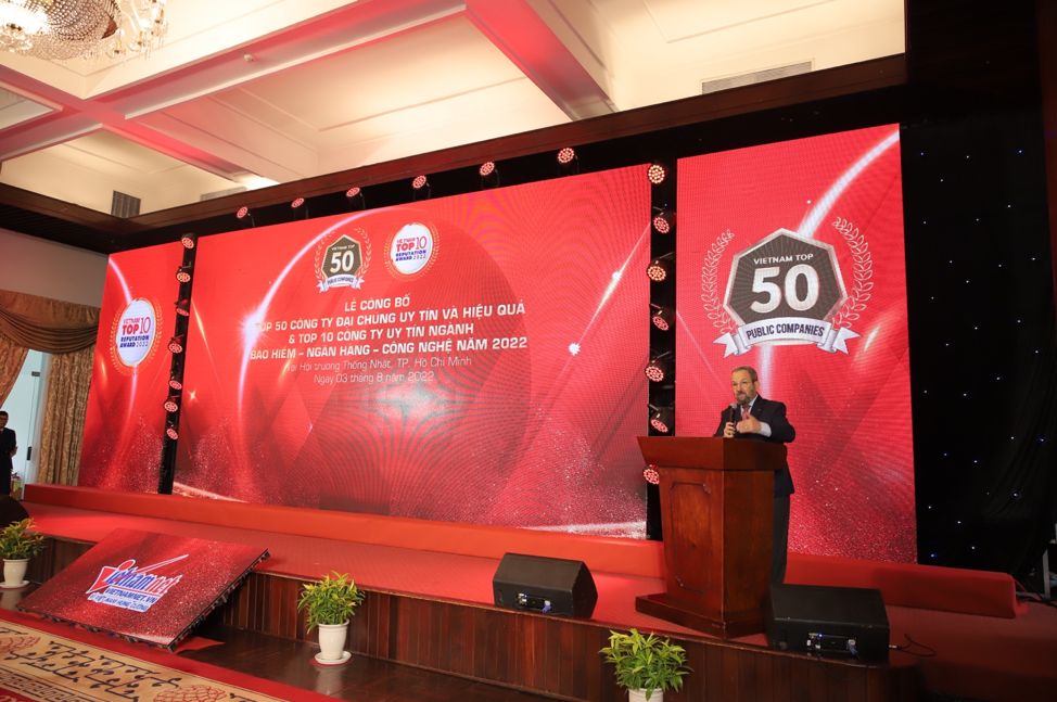 Prime Minister Ehud Barak presented his distinguished speech at the event of top companies of Vietnam