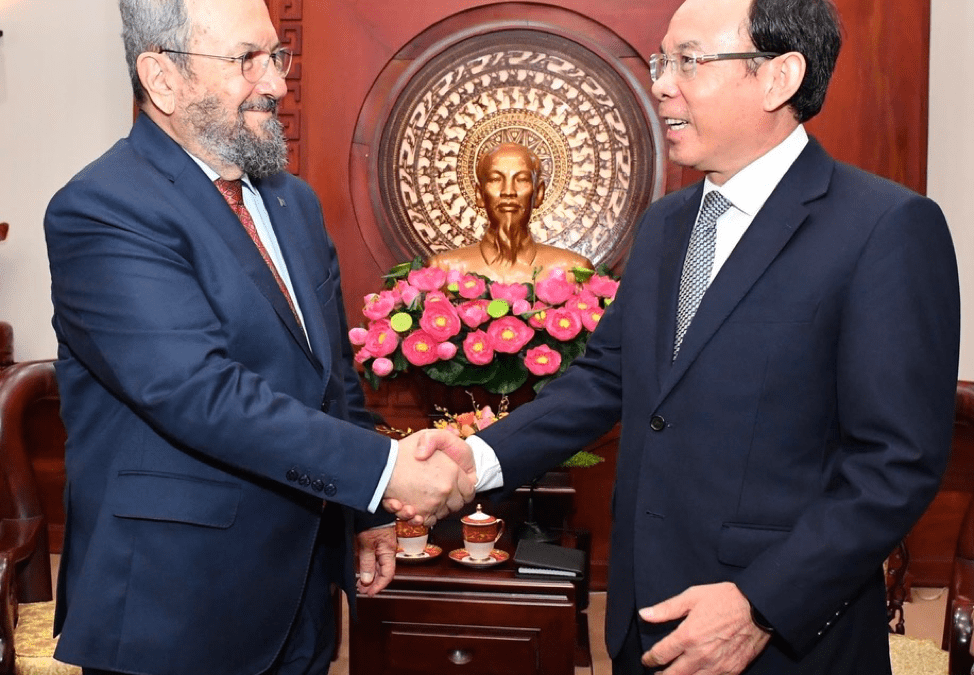 The Chief of the Party in Ho Chi Minh City, Nguyen Van Nen, welcomed and discussed with PM Barak