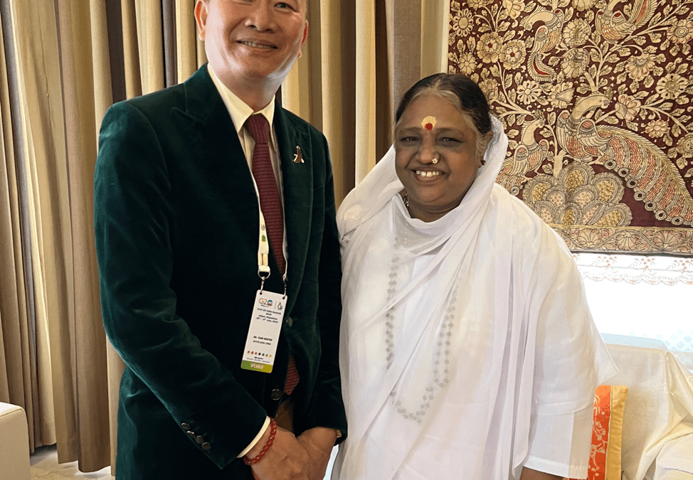 Embracing Spiritual Wisdom: A Profound Dialogue Between Nguyen Anh Tuan and Amma at the C20 – G20 Summit 2023 in Jaipur