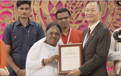 BGF CEO Nguyen Anh Tuan presents the Award and gives speech to honor Amma as a World Leader for Peace and Security at the grand ceremony to celebrate her 70th birthday