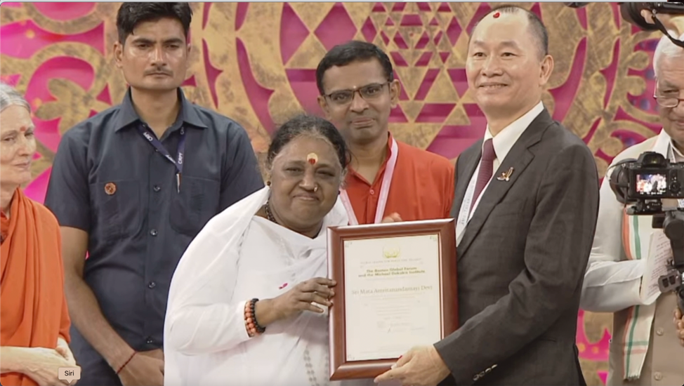 BGF CEO Nguyen Anh Tuan presents the Award and gives speech to honor Amma as a World Leader for Peace and Security at the grand ceremony to celebrate her 70th birthday