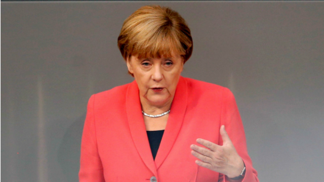 Merkel warns Russia that sanctions will continue